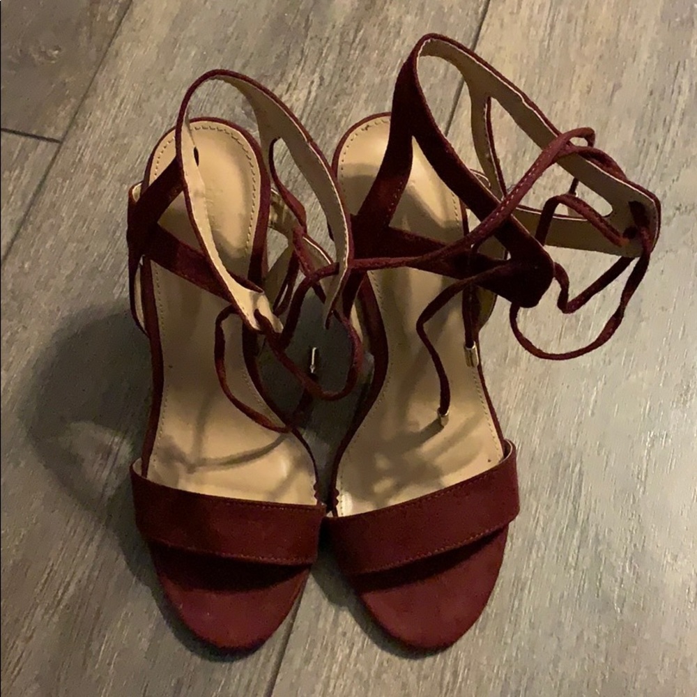 Size 7. Maroon .
